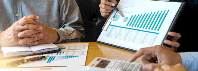 A Look at Blue Owl Capital’s Valuation as Forced Fund Merger Sparks Investor Concerns